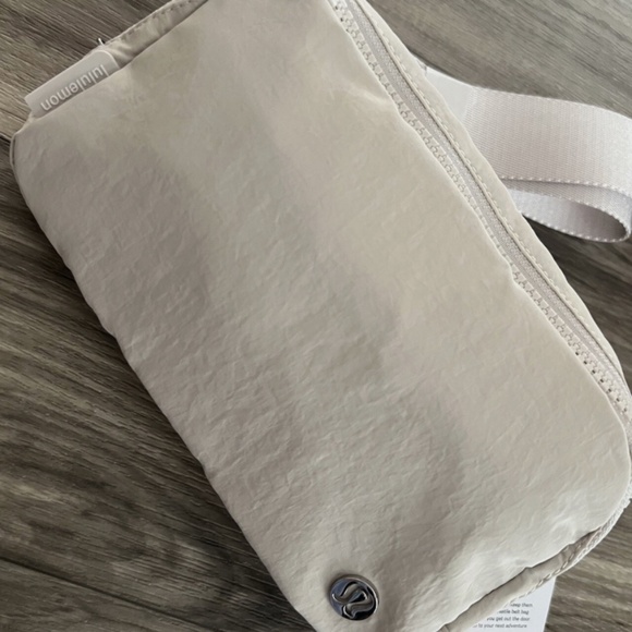 NWT: Lululemon Everywhere Belt Bag One Size 1L  White Opal WHTO - Picture 1 of 10